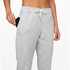 Lululemon pants On the Fly 7/8 Pant 23”
